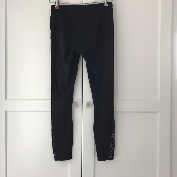 Lululemon Lucent Ice Queen tights - Picture 4 of 8